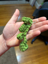 Load image into Gallery viewer, Crochet Vine/Leaf earrings
