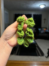 Load image into Gallery viewer, Crochet Vine/Leaf earrings
