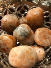 Load image into Gallery viewer, Large Sunstone Tumbles
